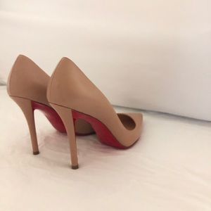 Christian Louboutin Apostrophy nude pumps